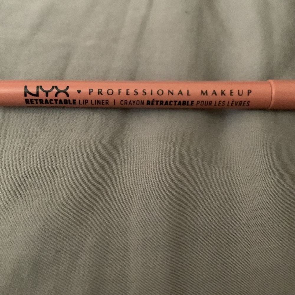 Lip liner - Picture 2 of 3